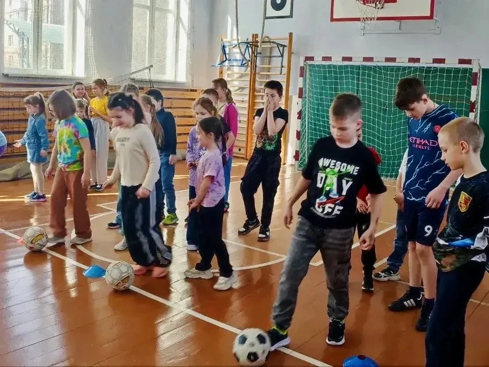 ПРОСТО КЛАСС наши каникулы   🤩 Не «скучное сидение дома», а настоящий весенний движ! Традиционно на 