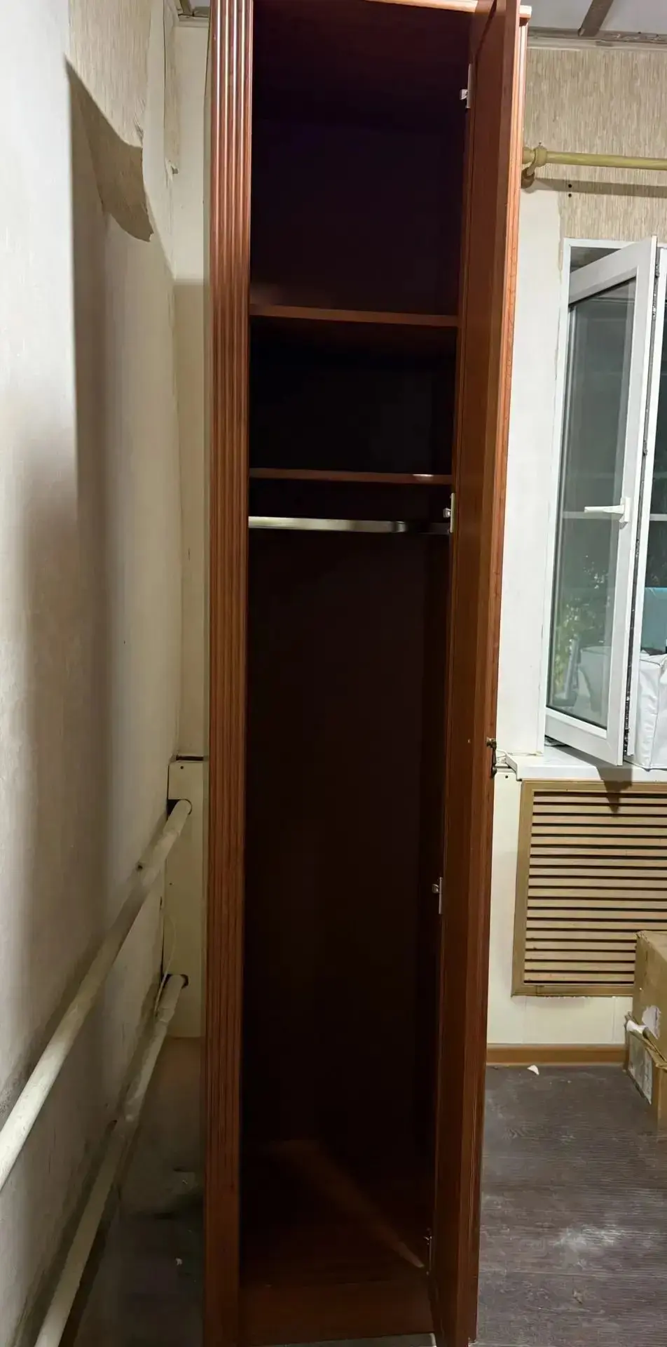 Продам шкаф в хорошем состоянии. Высота 2,2 ширина 50см Цена 1500 руб тел. 8-918-894-08-82