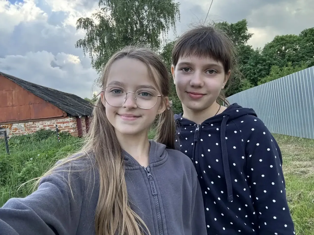 📌#ШкольныеПриветы534 

Пояркова Дарья из 4 «А» класса проводит лето с пользой и удовольствием — она