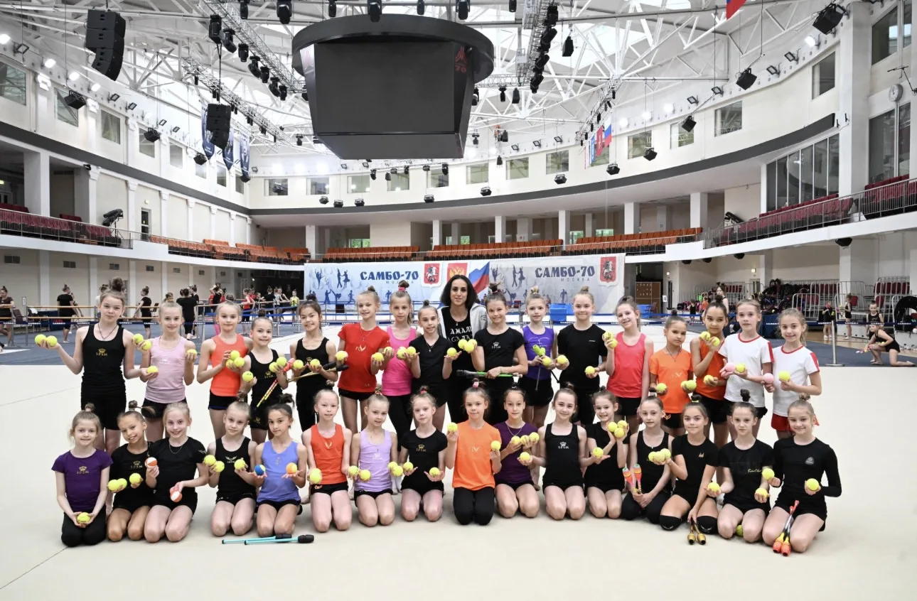 Завершился четвертый день сборов по художественной гимнастике!🤩

В основе каждого дня на сборах леж