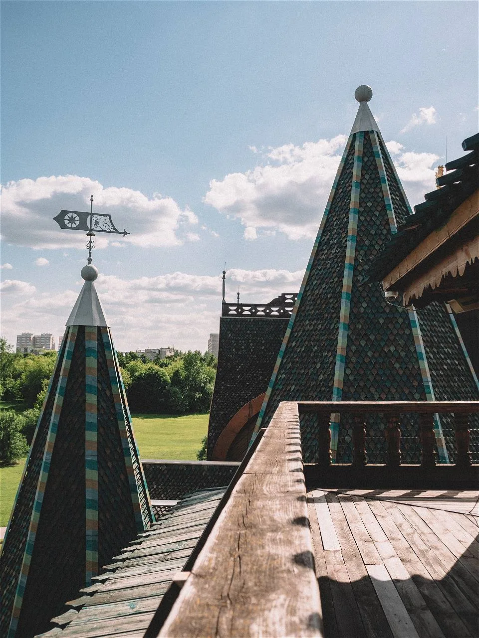 🏛Идём на бесплатную экскурсию в Коломенское🍃

С 1 июня по 31 августа во Дворце проходит экскурсия,