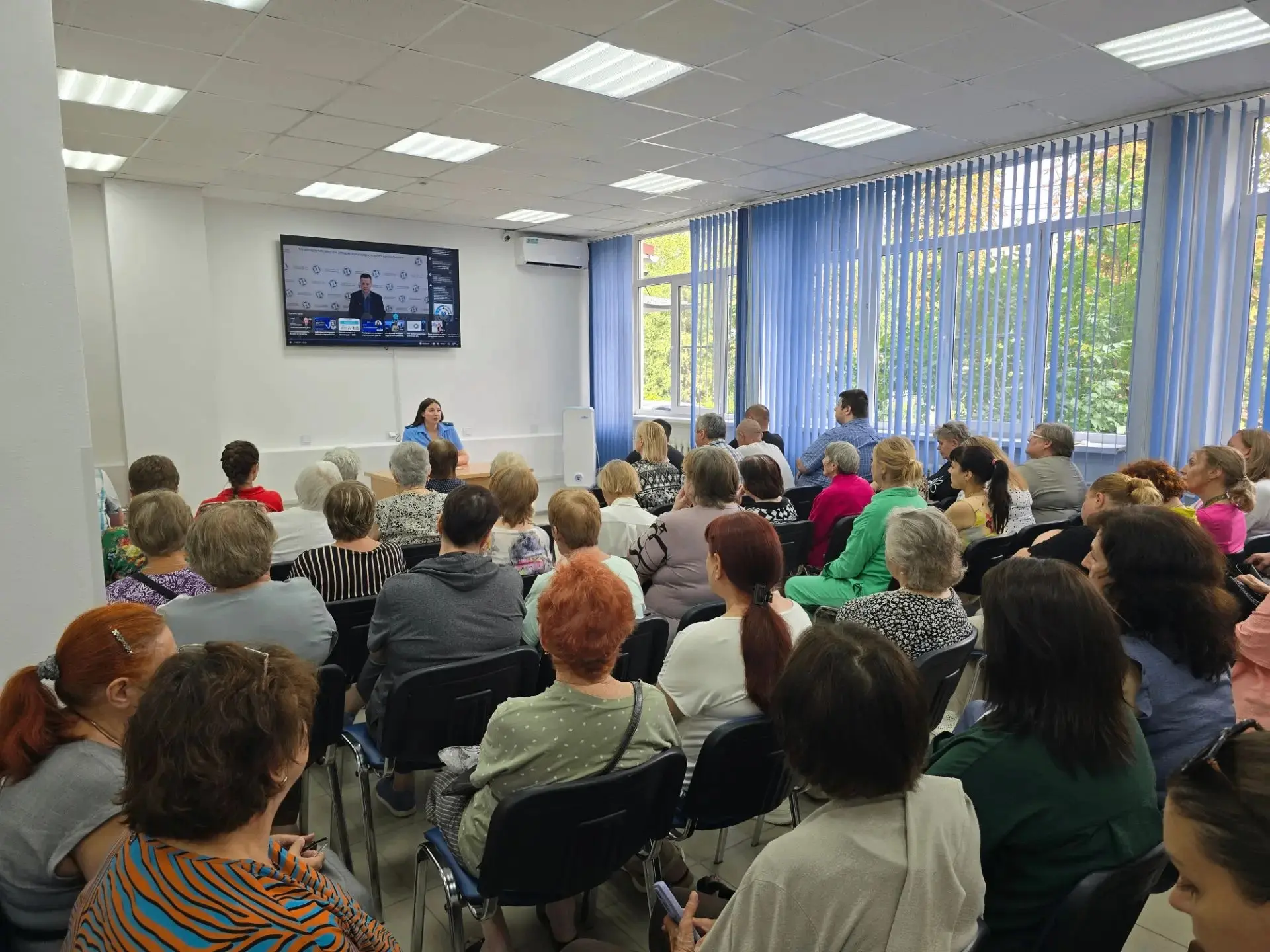 Защита старшего поколения от дистанционных уловок: советы надзорного ведомства