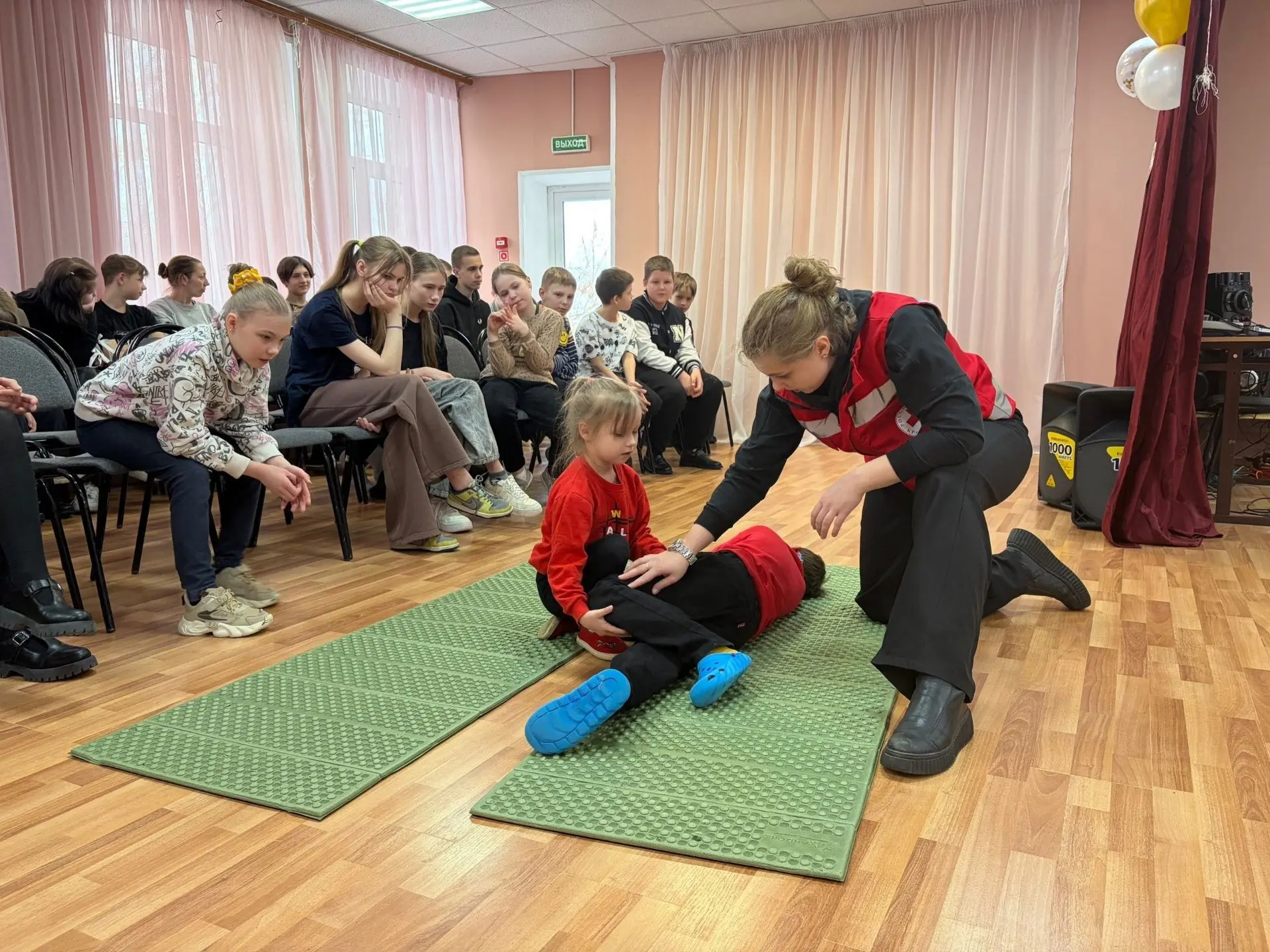 🌟Знакомство с основами спасения жизней ⁣ 🏡🏥Воспитанники Смоленского детского дома "Гнёздышко" принял