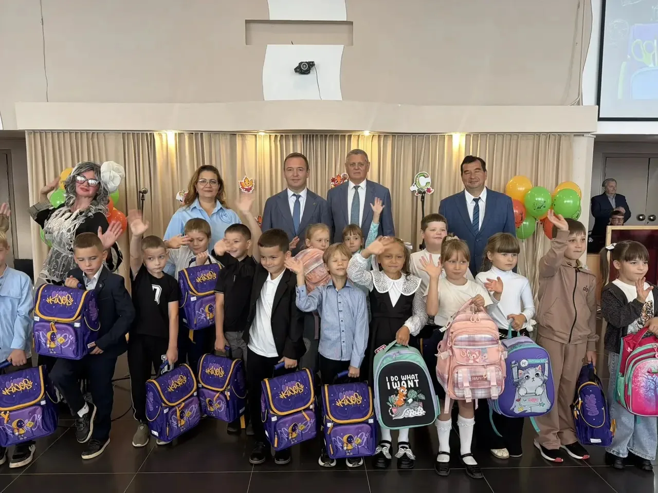 🎒В школу - с радостью и подарками!