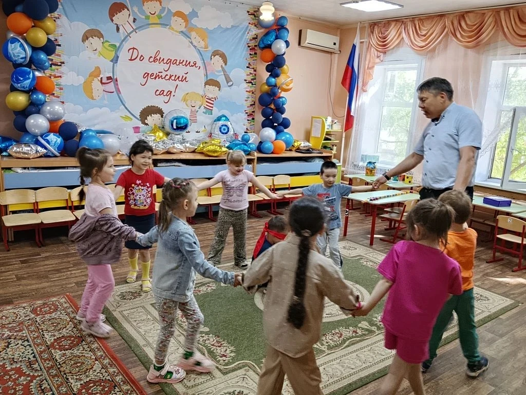 Подвижная игра "Водяной" в группе "Искорки".
