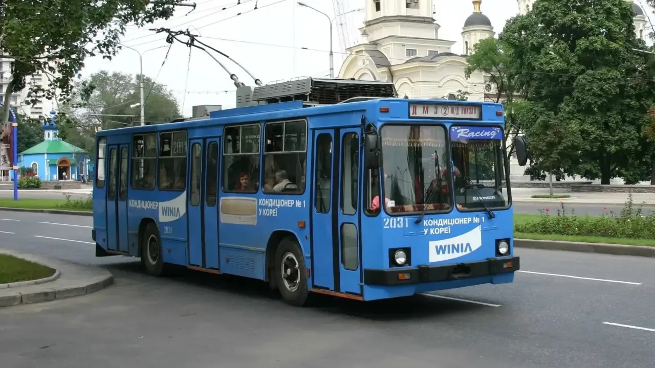 Троллейбусы перестали ходить в Донецке из-за отключения электричества. В городе не рабо...