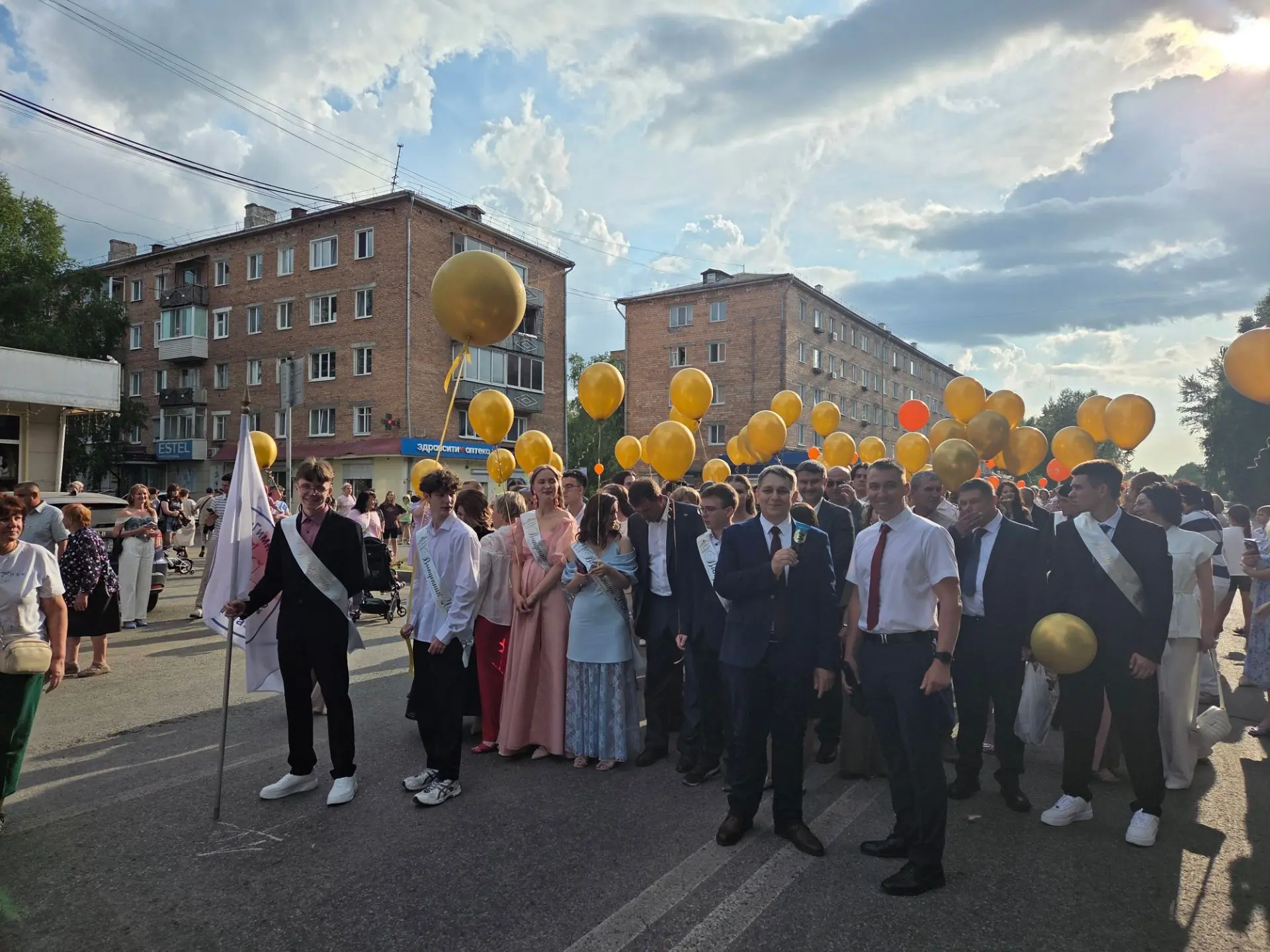 🎓 26 июня — день, который мы запомним надолго, ведь выпускной — трогательный, волнительный и очень 