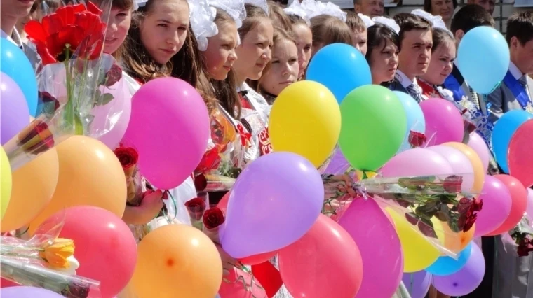 Поздравление главы муниципального округа Иван Михопарова с праздником Последнего звонка
