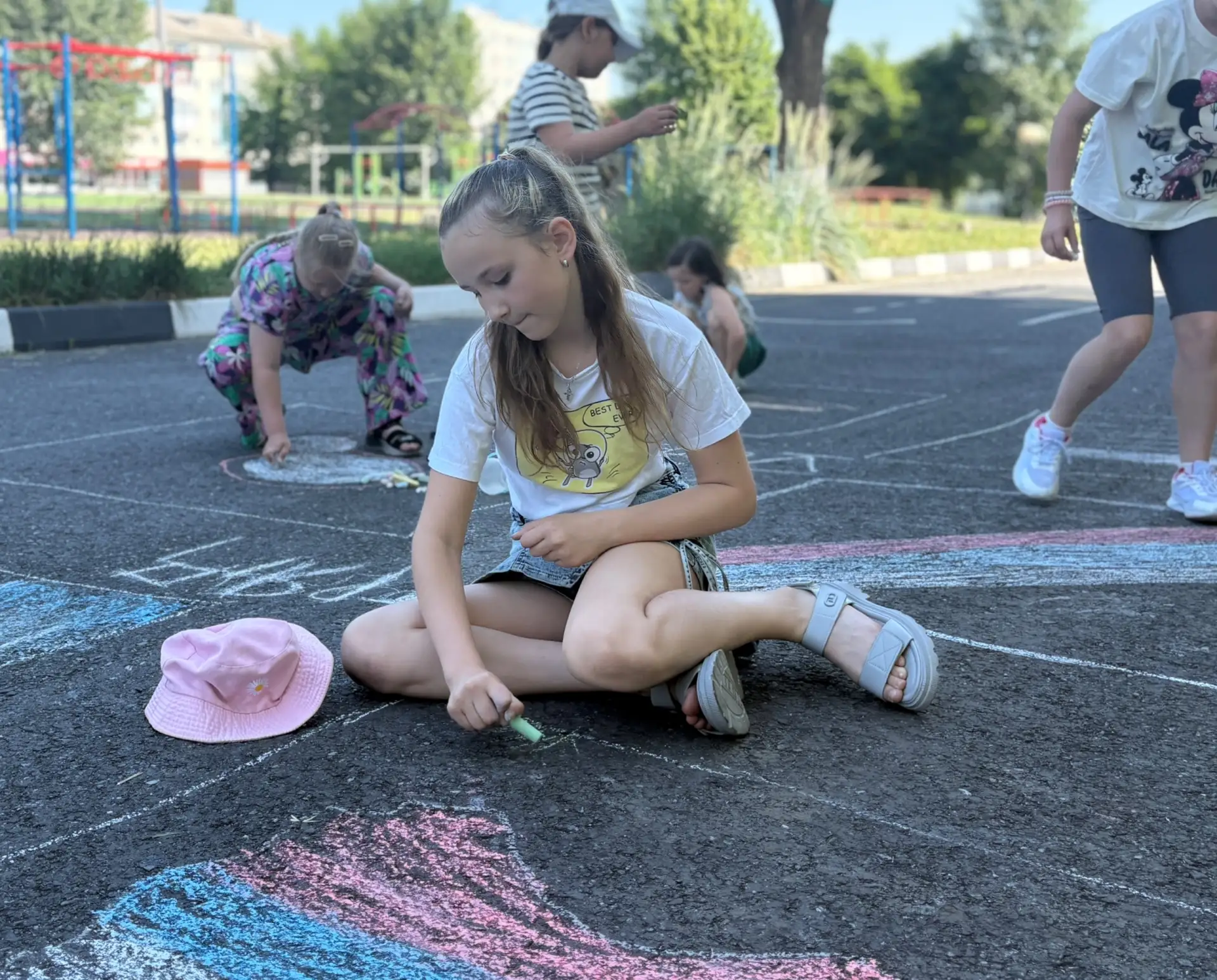🇷🇺🎨 Мы рисуем Россию!🎨🇷🇺
Воспитанники пришкольного лагеря «Солнышко» приняли участие в творчес