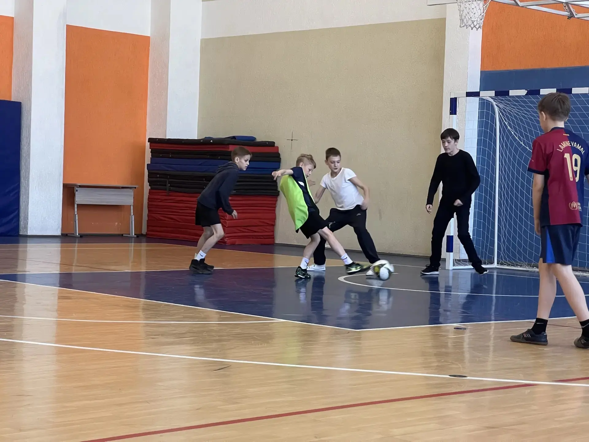 Голы, эмоции и победы ⚽  Сегодня в нашей школе царила атмосфера настоящего футбольного праздника! Сп