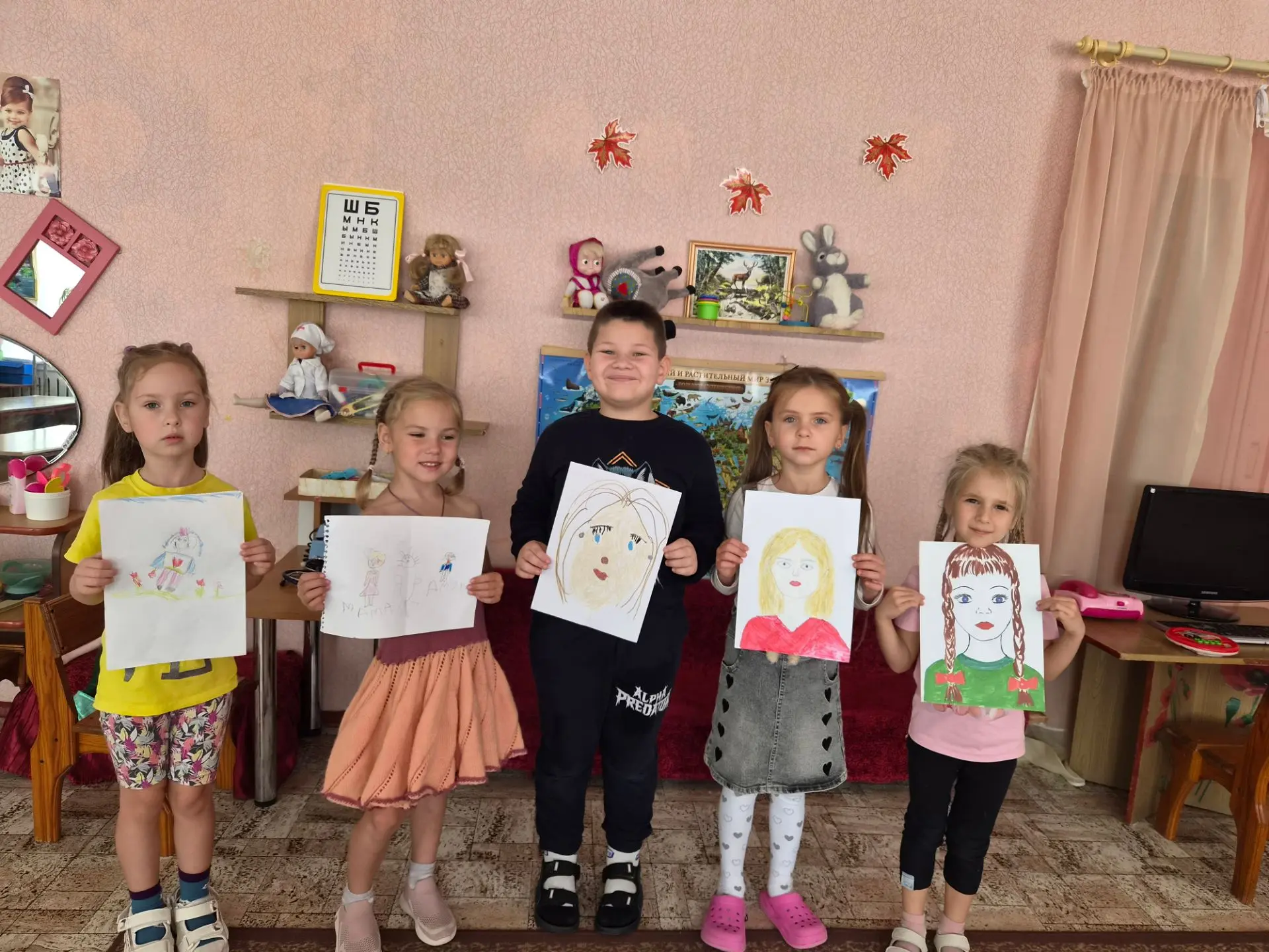 В нашем детском саду прошла акция " Я рисую маму"