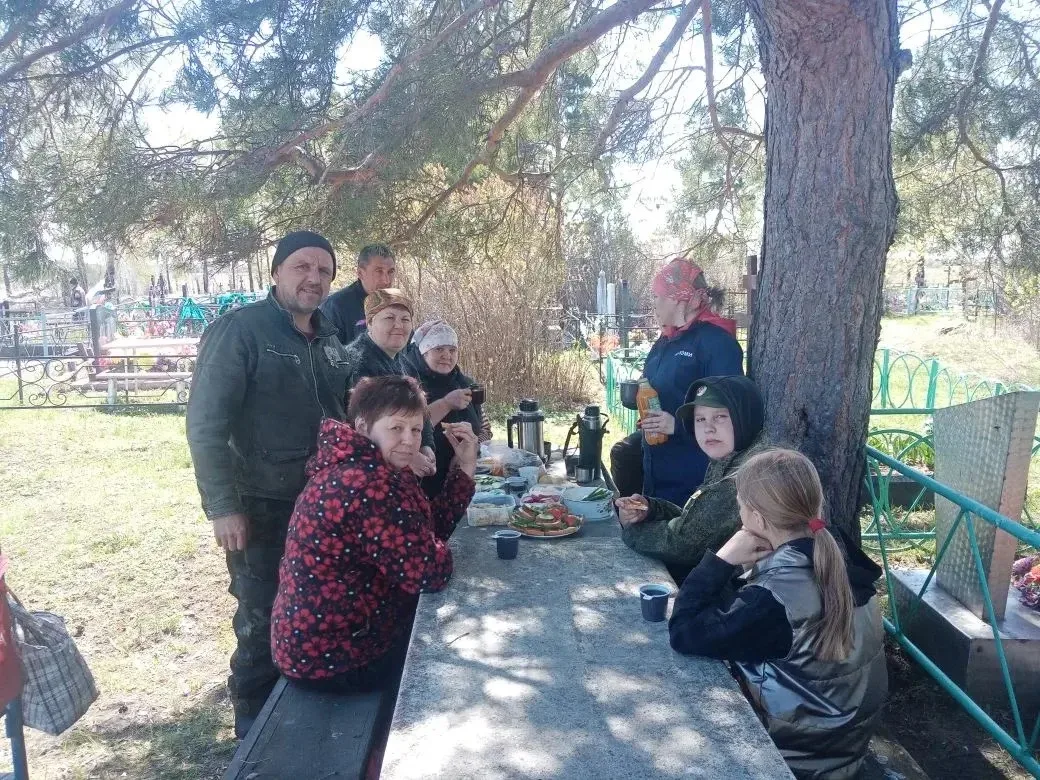 🕯️ Забота о месте памяти: субботник в Малодубровном 🕯️

Жители деревни Малодубровное с уважением о