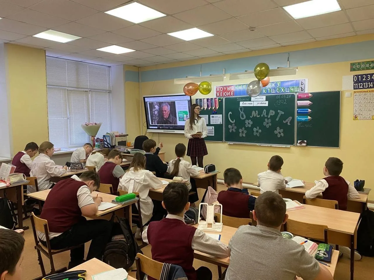 Сегодня мы попробовали себя в роли учителей и провели уроки в четвертых классах Сергиевской школы №1