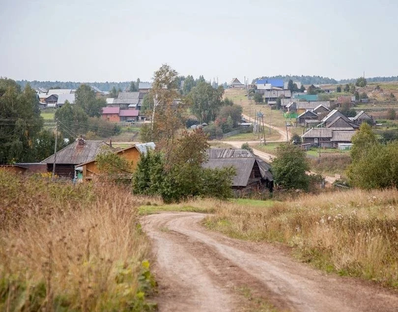 В Беларуси можно купить целую деревню — и это стоит копейки. В деревне Долгая, что в 20...