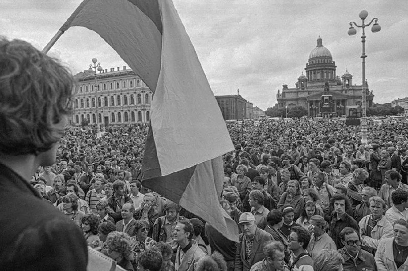 ✊ День, когда Дворцовая площадь объяснила путчистам, что Ленинград — не декорация