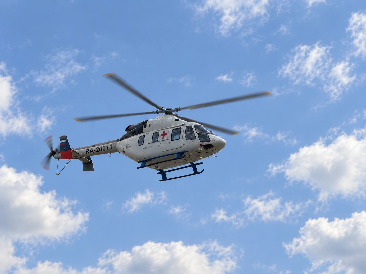 🚁 С начала года санитарная авиация доставила в кировский Центр травматологии 40 пациен...