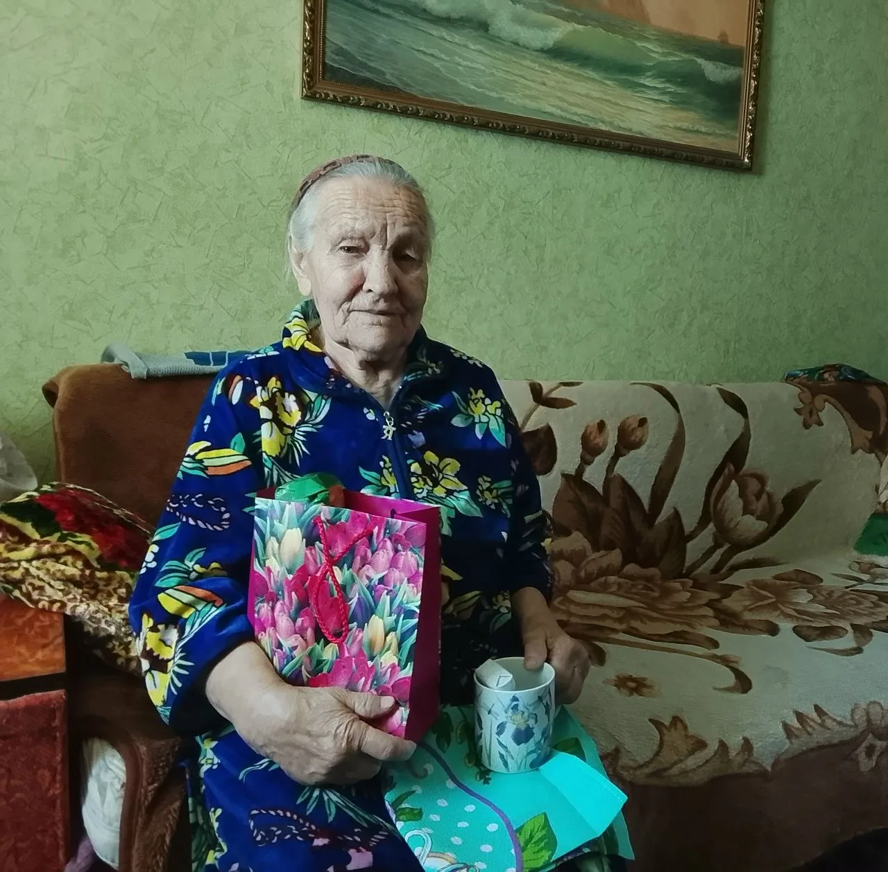 «Поздравляем с Днем рождения!»
 
В ОБУСО «КЦСОН Медвенского района» продолжается добрая традиция поз