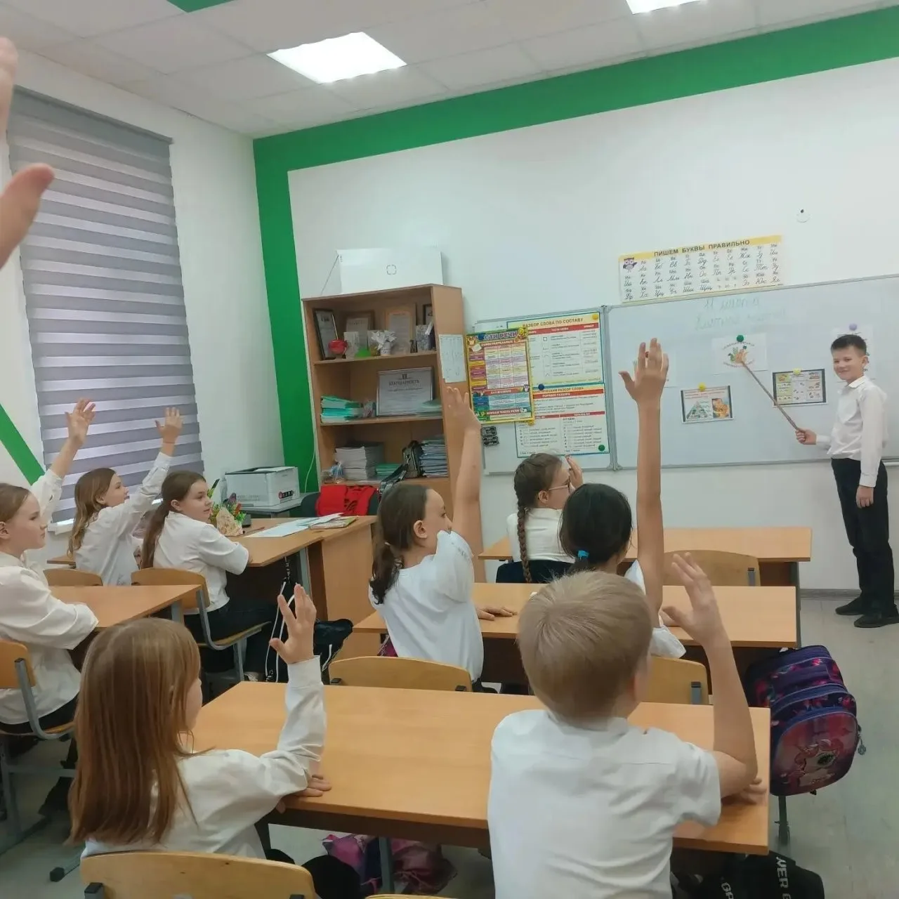 Сегодня в нашем 4б классе прошел увлекательный классный час на тему "Ты есть то, что ты ешь". Мы пог