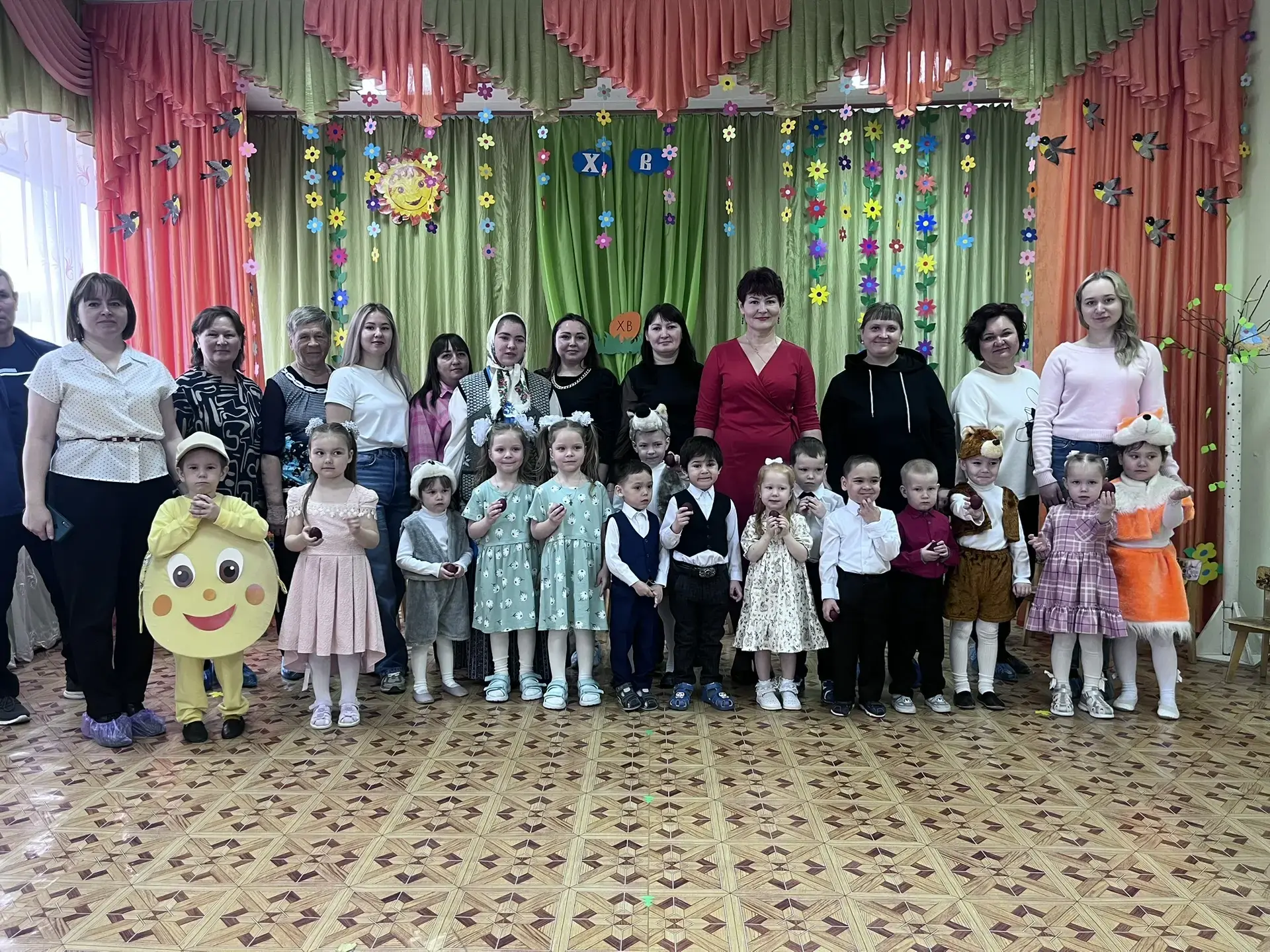 Сегодня в средней группе прошел праздник "Пасхальные приключения Колобка".