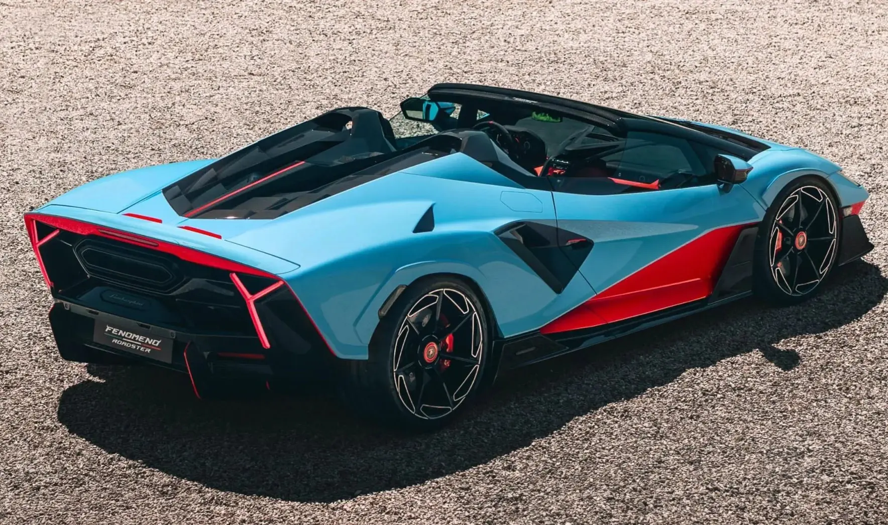 Lamborghini показала новый Fenomeno Roadster  Lamborghini Fenomeno Roadster — самый мощный открытый 