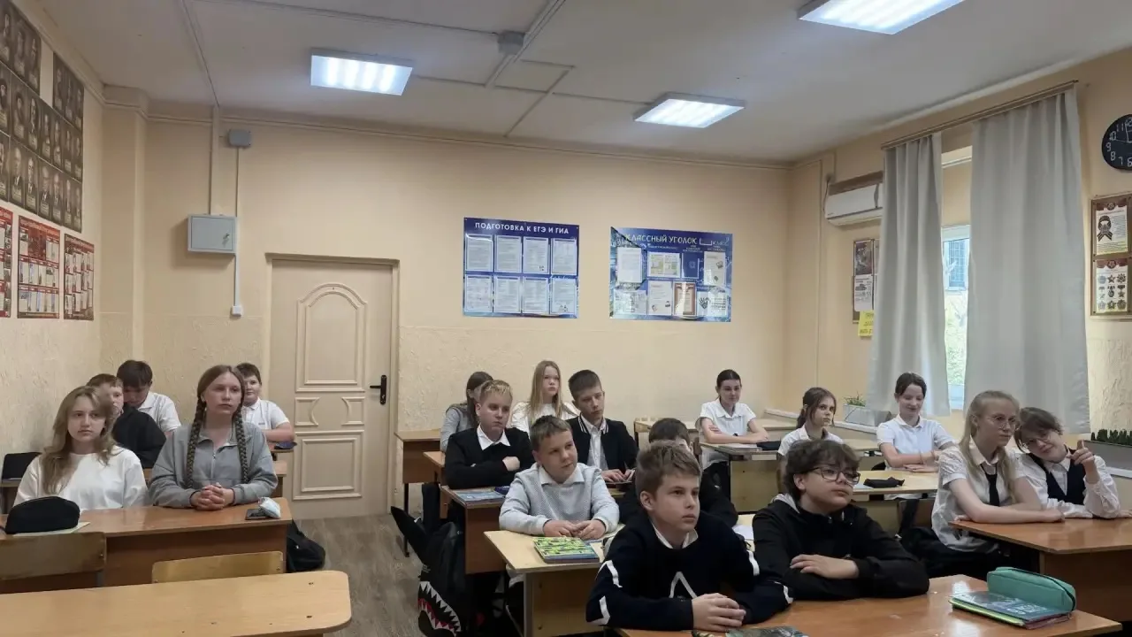 Сегодня ученики 6-х классов посмотрели документальный фильм «Суворов. Как генерал Кубань строил».  Ф