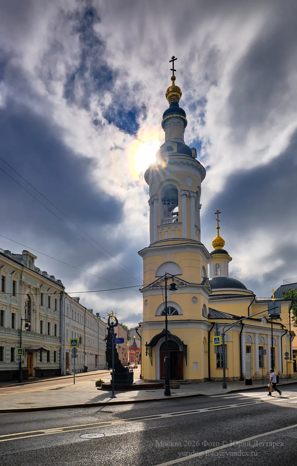 Москва. Рождественская церковь на улице Солянка.