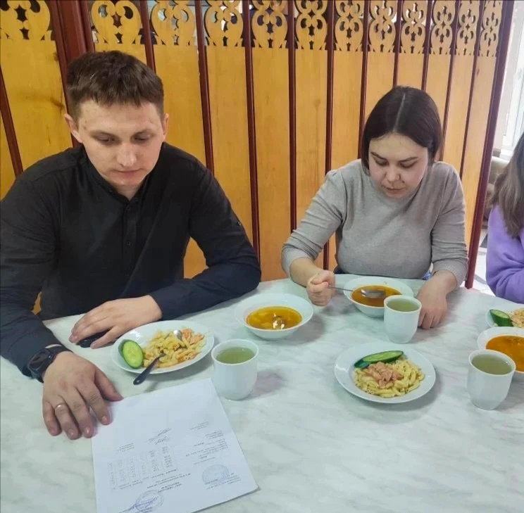В школе  прошел  родительский  контроль по организации горячего питания в школе. Представители родит