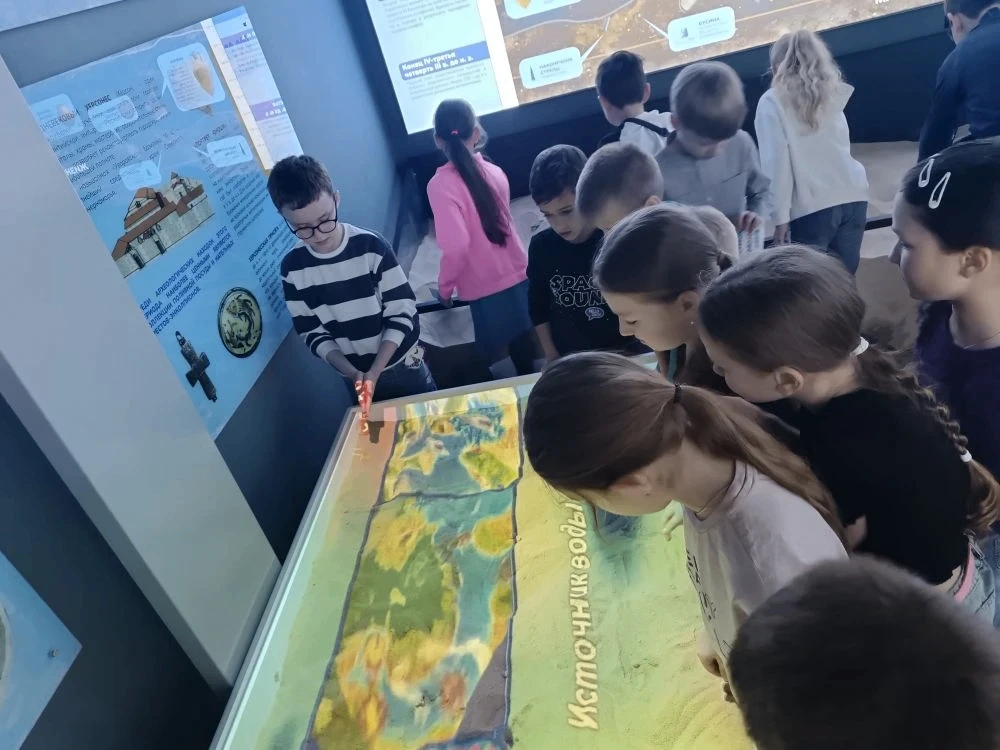 "КЛАССНЫЕ" НОВОСТИ"👍  19 мая 2-Б класс (кл. рук. Мельничук К. Ю.) посетили культурно-просветительско