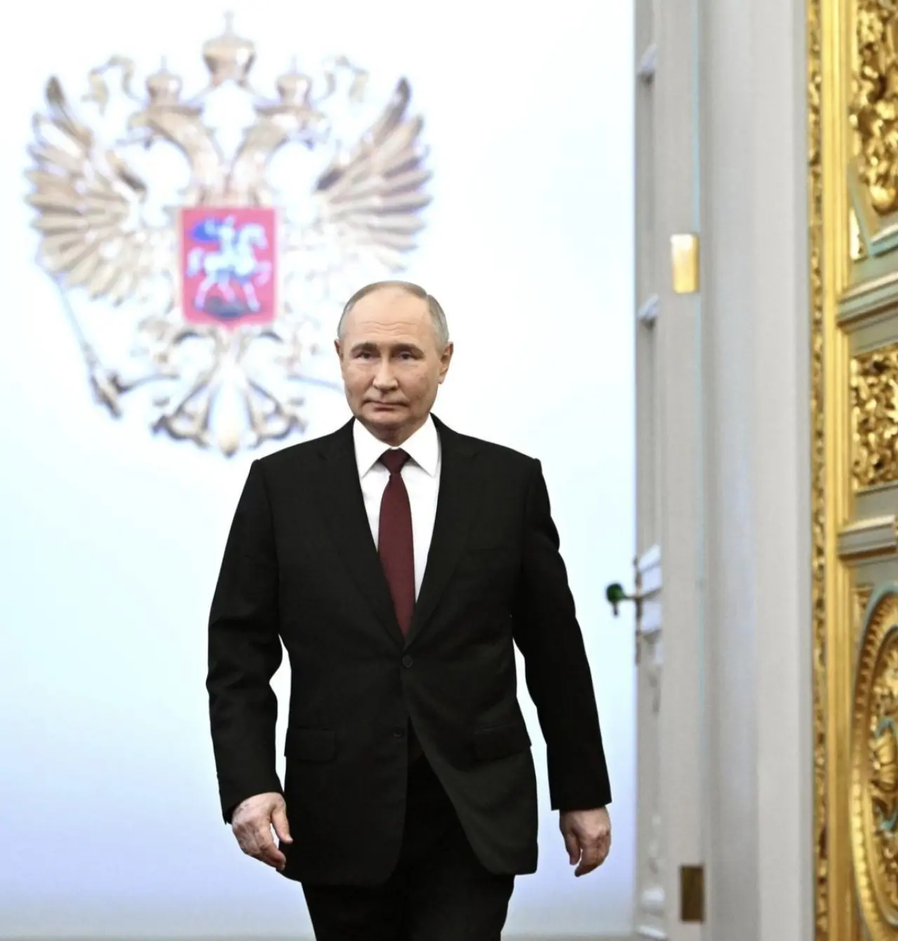 Владимир Путин давно вышел за рамки формального статуса главы государства — для миллионов людей он с