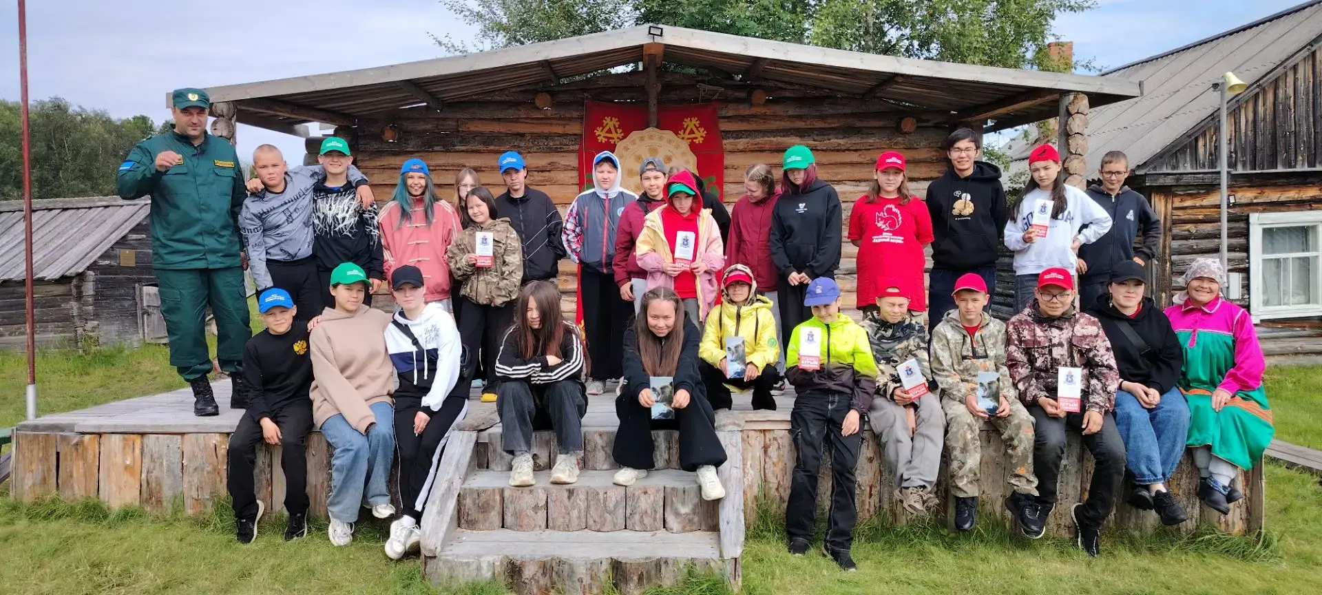 #ПаркМузейЖивун
#КедровыйОстров

🏕️На "Кедровом острове" кипит жизнь: ребята осваивают ремесла и тр