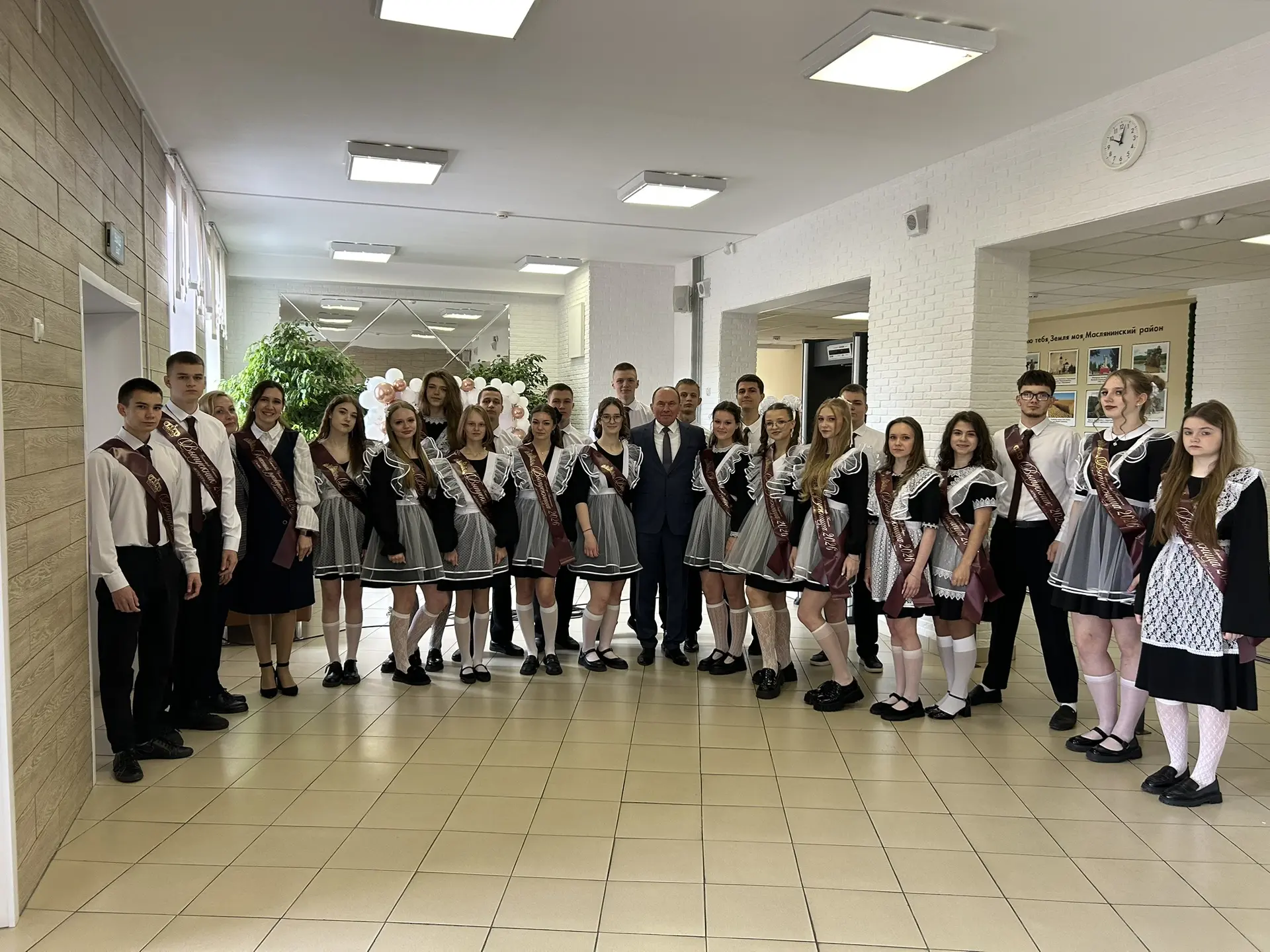 Последний звонок — 2026! 🎓

Сегодня в нашем округе прозвенел самый трогательный и долгожданный звон