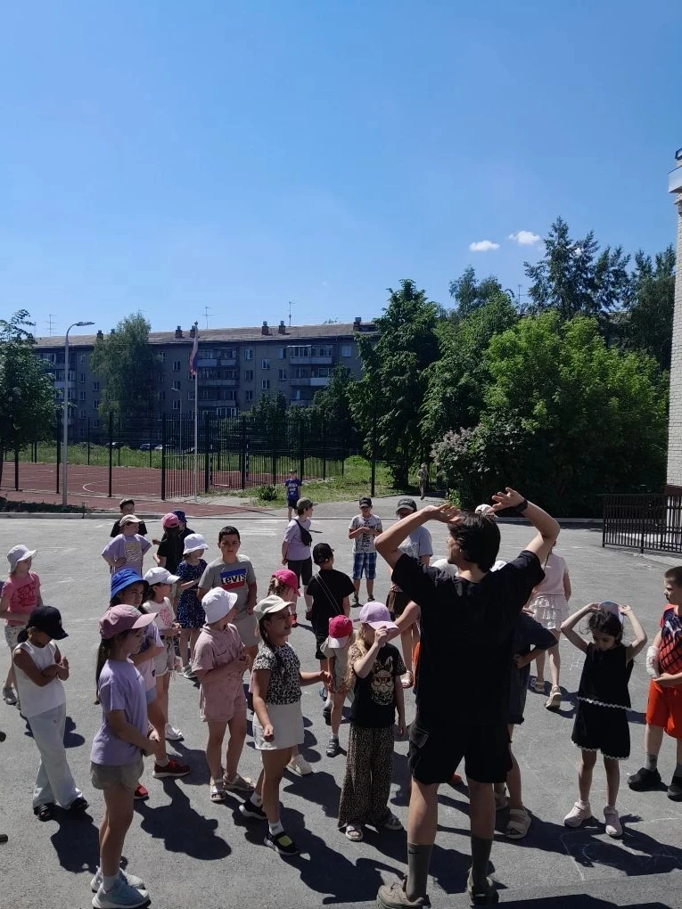☀️ Ещё один жаркий летний день в нашем пришкольном лагере подошёл к концу, но энергии у нас только п