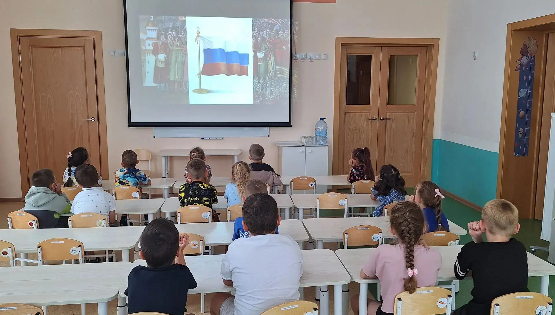 22 августа, наша страна отмечает День Государственного флага Российской Федерации. В гр...