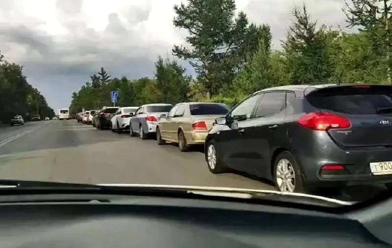 😱Омичи выстроились в огромные очереди на АЗС