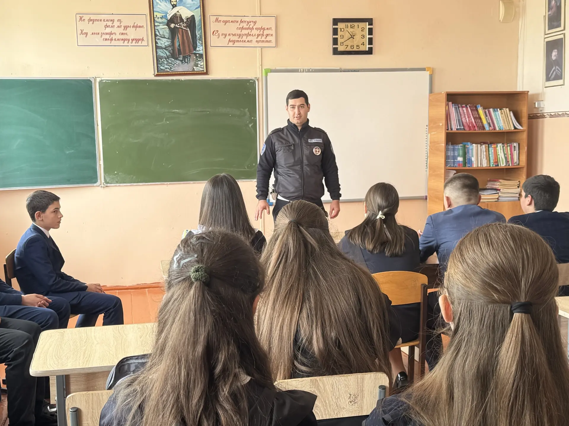 Профилактическая беседа инспектора ДПС, лейтенанта полиции, Келехсаева А. о правилах до...