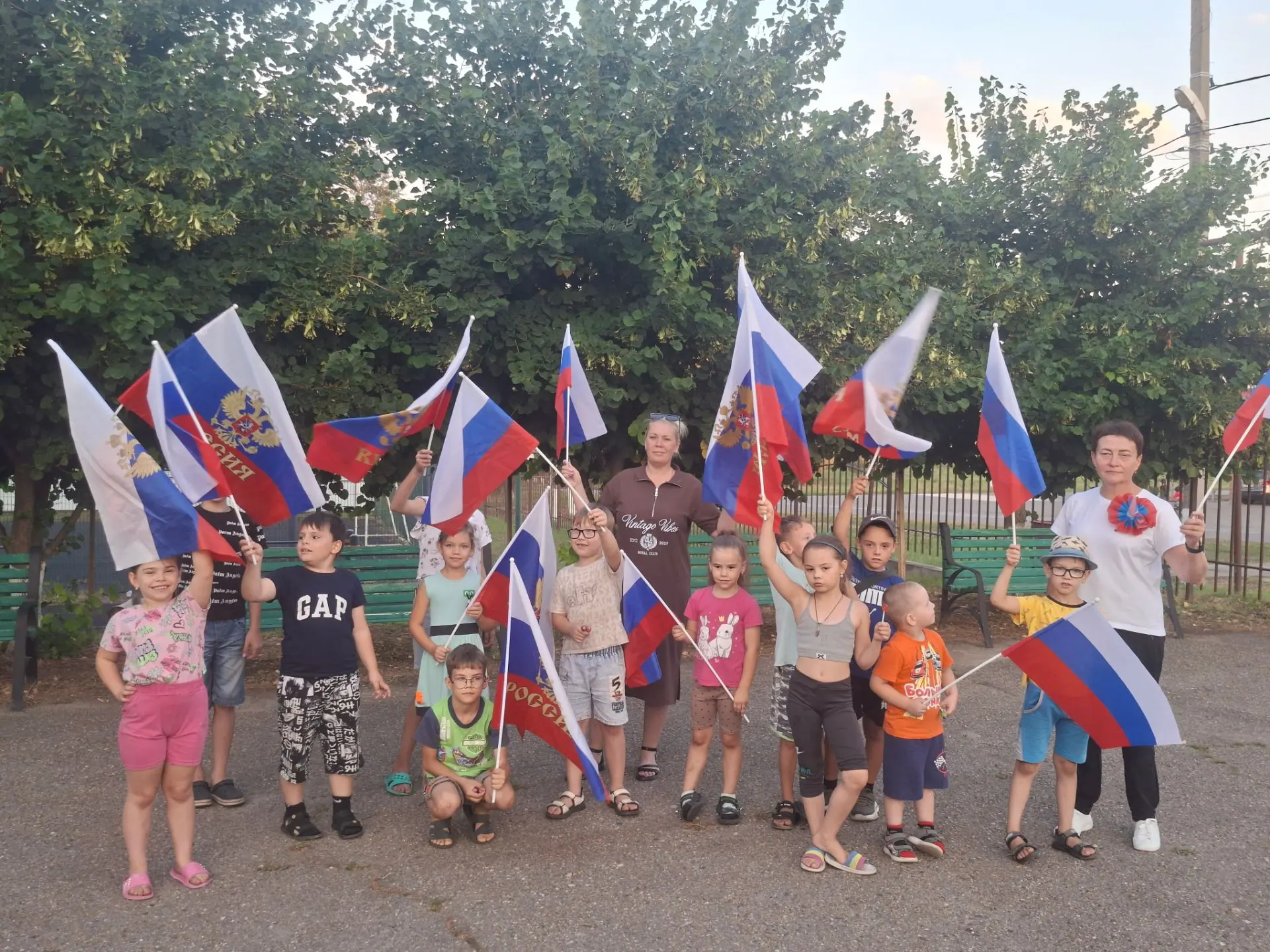Вперед под флагом: как мы праздновали День Государственного флага России!