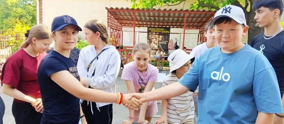 Восьмой день в лагере «Улыбка»: заряд бодрости и новые знания!
Зарядившись энергией на утренней заря