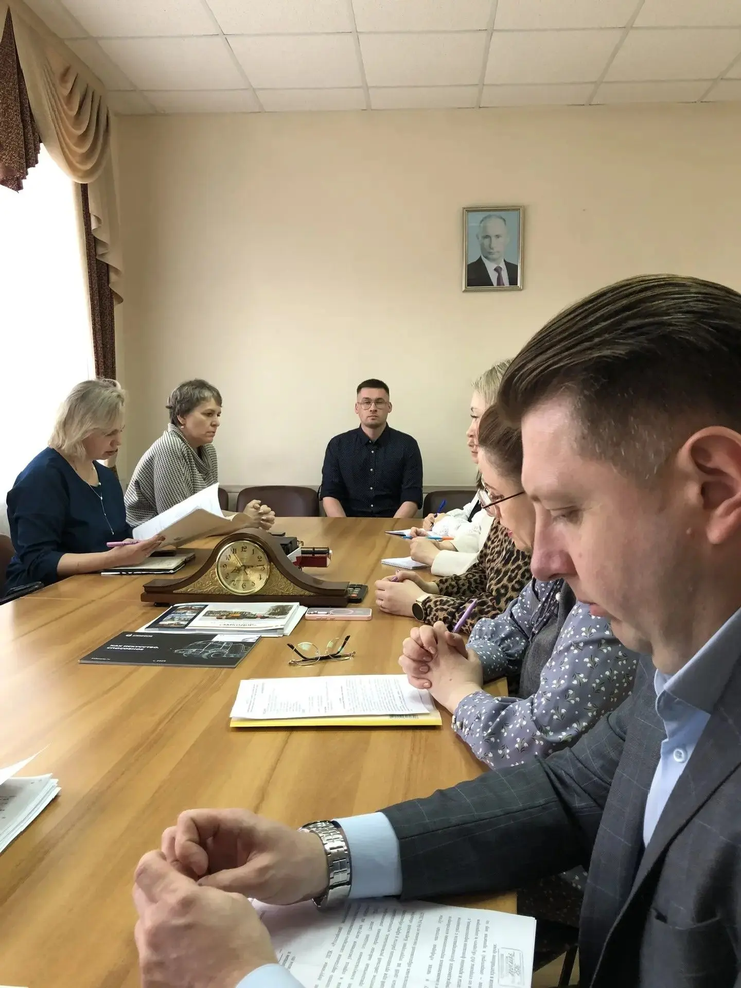 ✅В администрации района сегодня состоялось заседание комиссии по заключению социальных ...