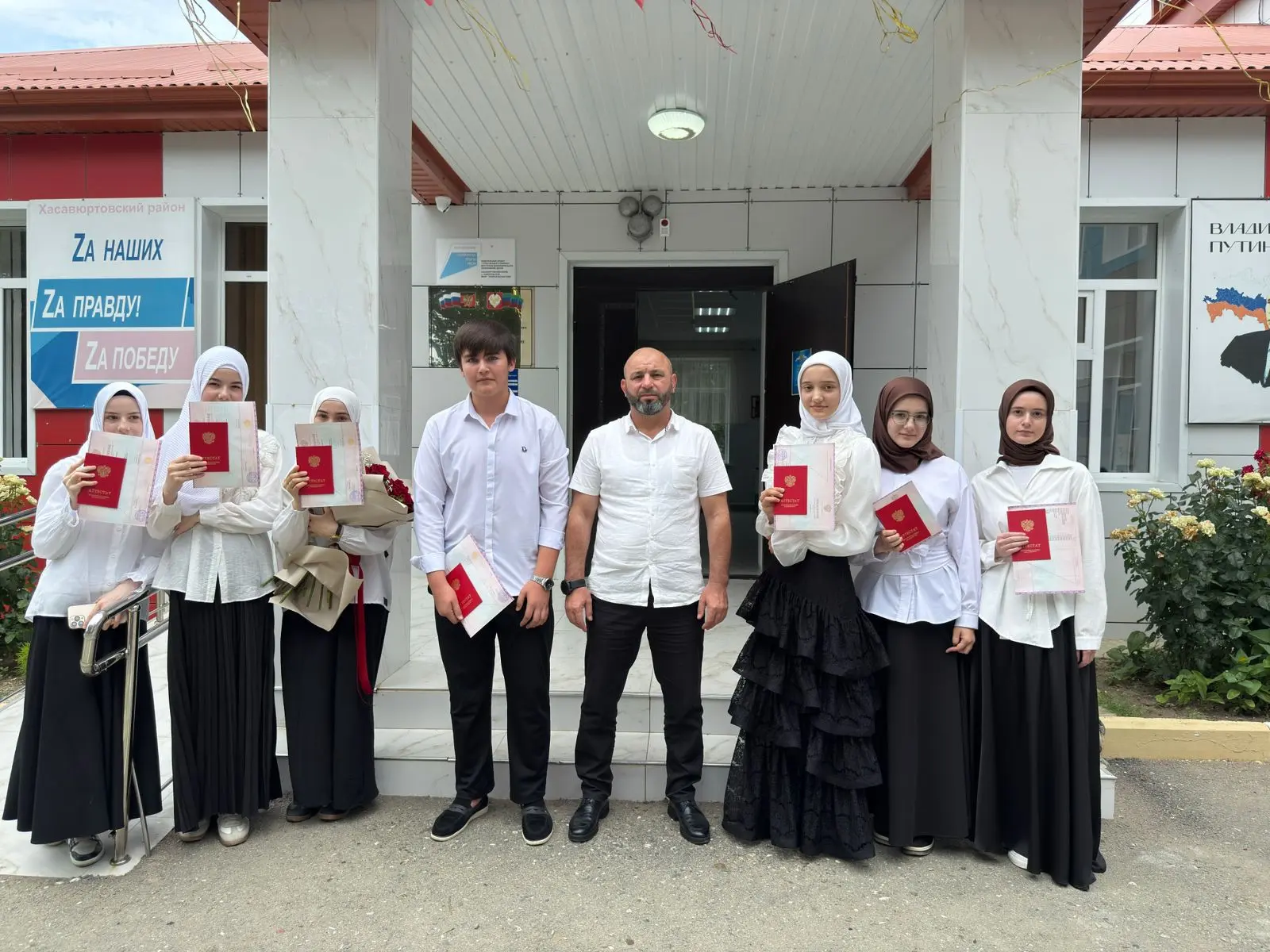 Торжественное вручение аттестатов выпускникам 9-х и 11-х классов.🎓

🧑‍🎓👩‍🎓В стенах нашей школы 