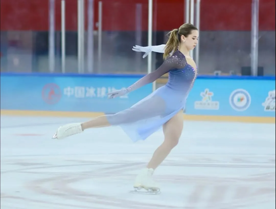 Камила появилась в международном ледовом центре Звёздное Сияние⛸️
