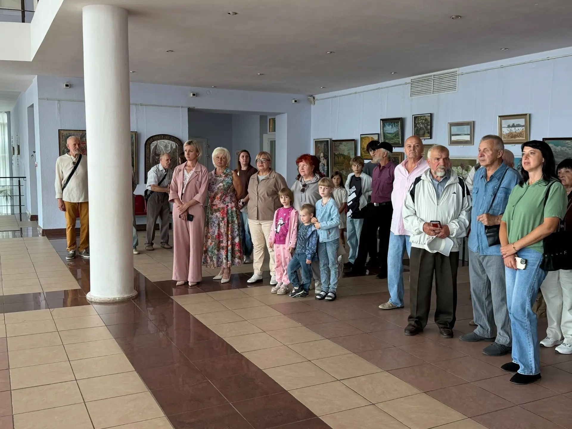 50 лет творчества и вдохновения: в Железногорске открылась юбилейная выставка.