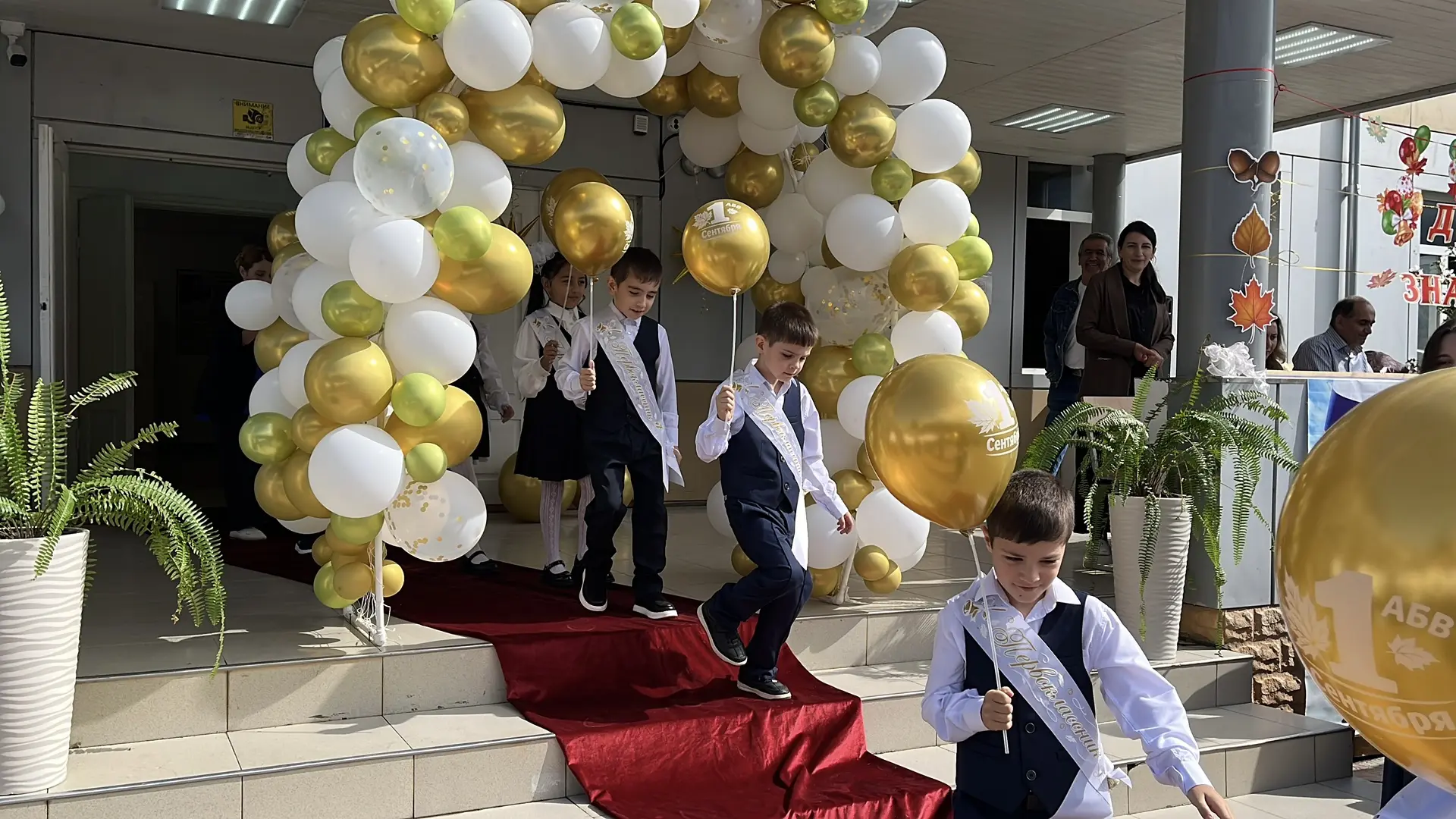 🎉 Сегодня в нашей школе прозвенел первый звонок!