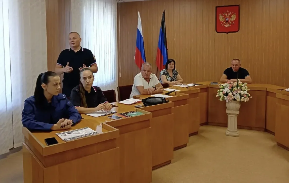 Сегодня провел совещание с представителями правоохранительных органов. Обсудили важный ...