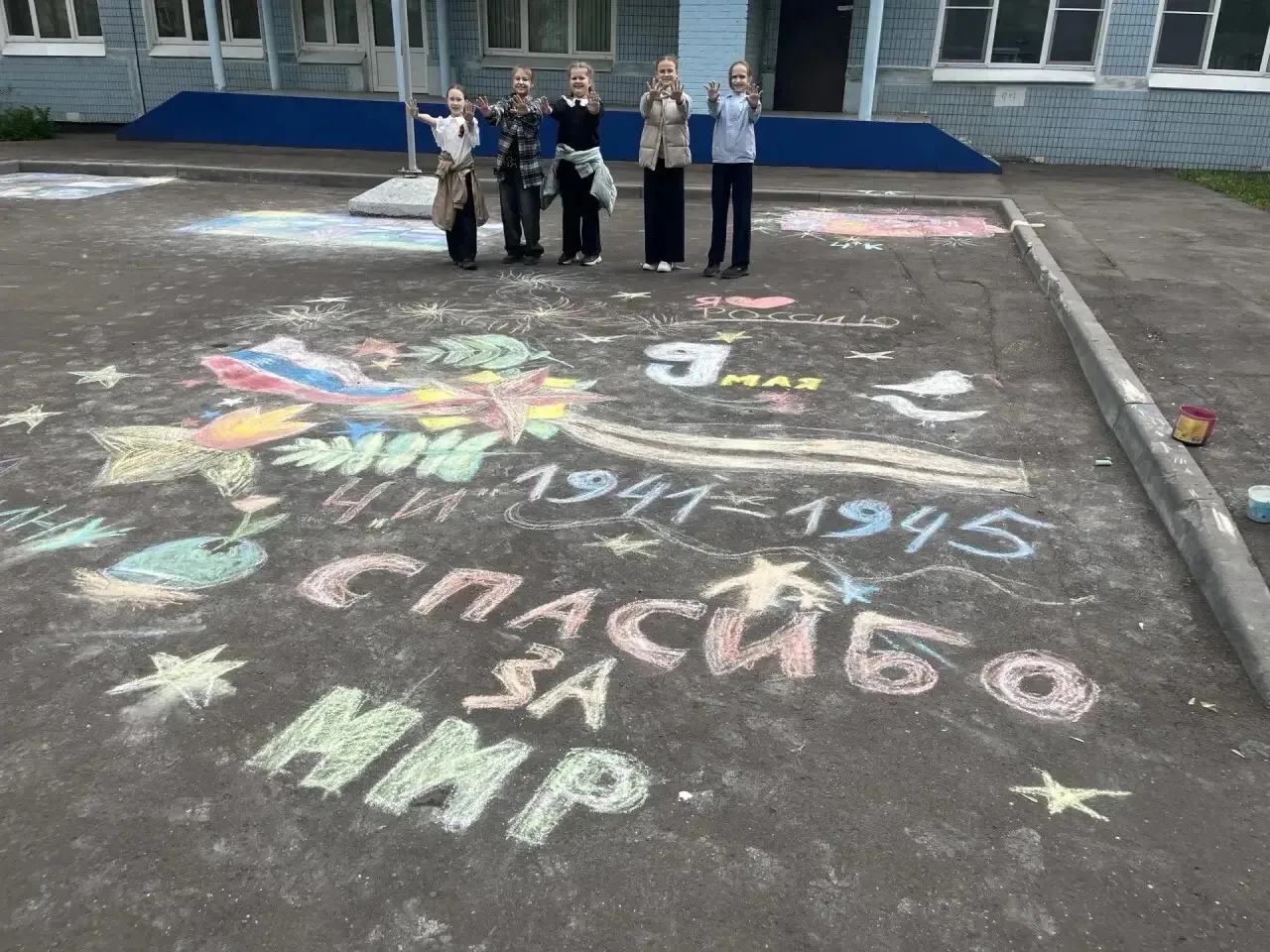 🎨 Память о Победе в детском творчестве  В преддверии 9 Мая ученики нашей школы приняли участие в душ