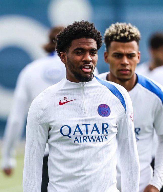 Football Insider | «Манчестер Сити» — фаворит в гонке за Мбайе из ПСЖ 

18-летним вингером также инт