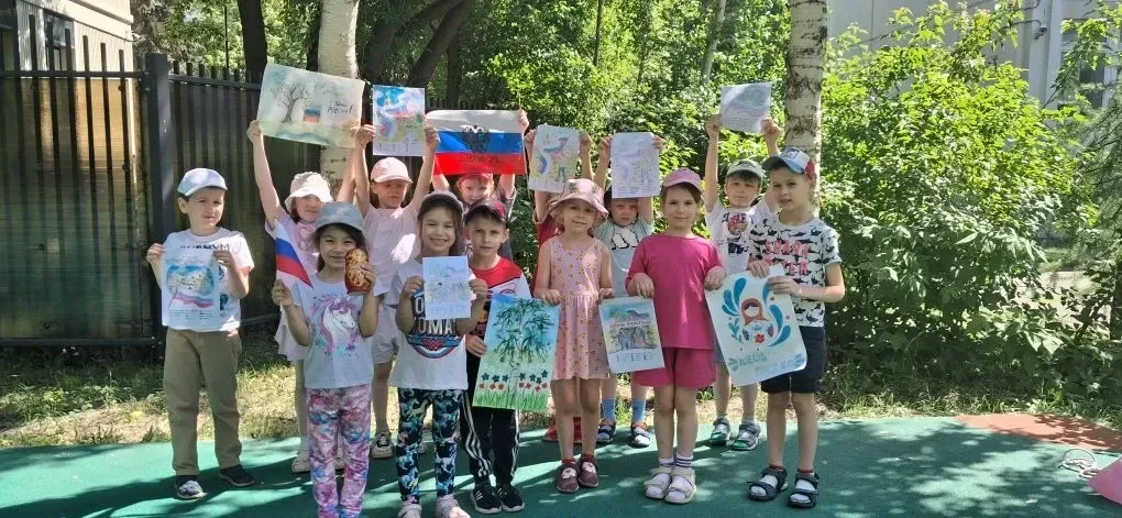 🇷🇺 День России в дошкольных группах 🇷🇺

☀️ 12 июня наша страна отмечает замечательный праздник —