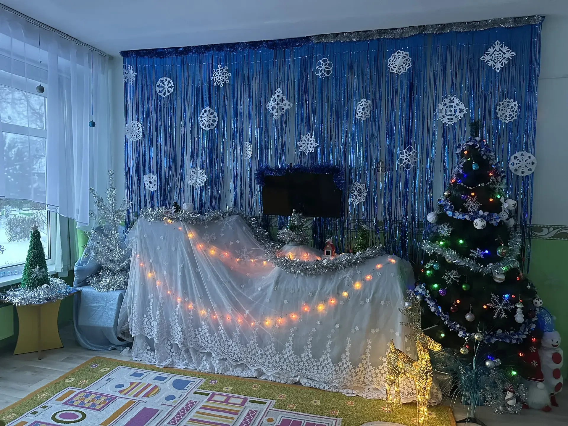 Родители группы «Сказка» вместе с педагогами создали сказку для своих малышей. Теперь ребята любят с