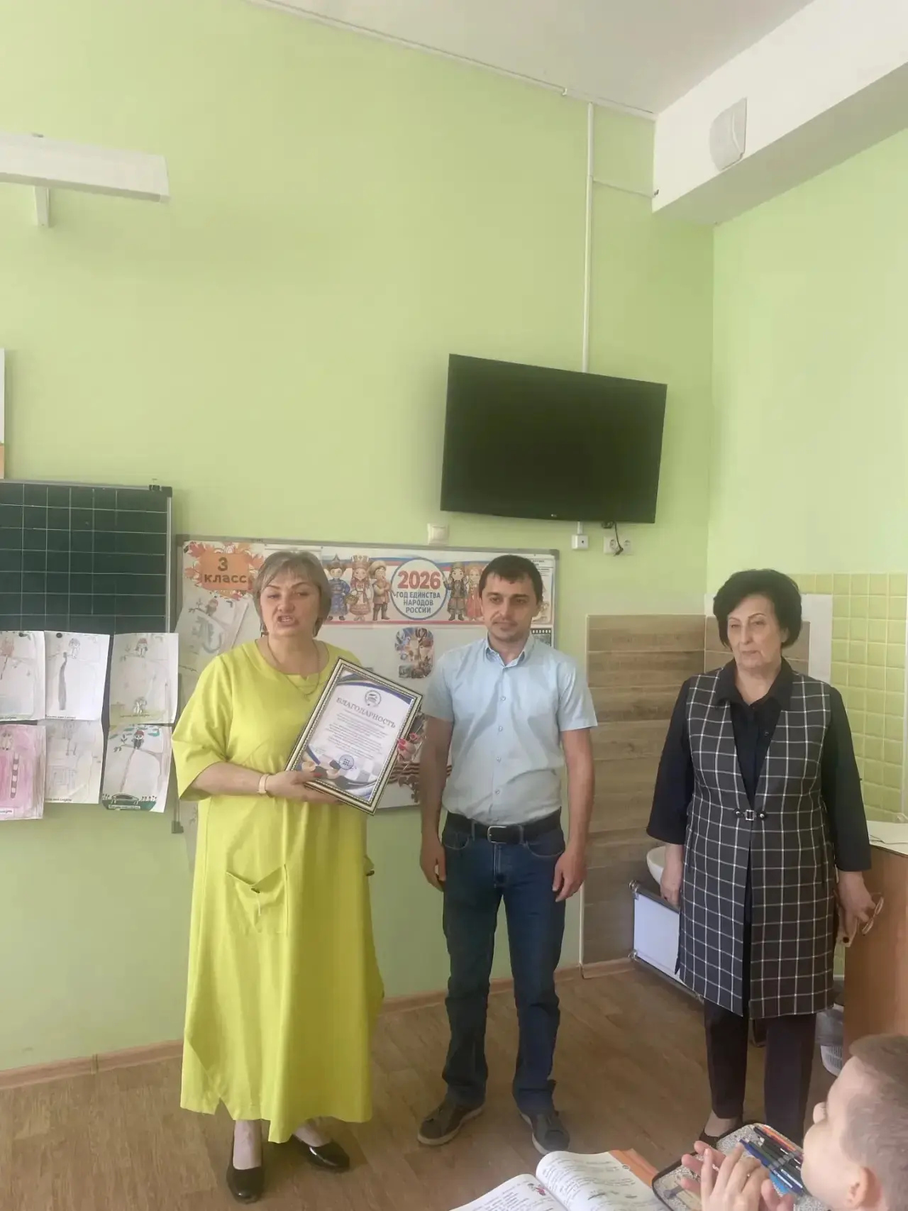 📢 Шашечный батл  В школе прошёл турнир по шашкам между 3" А" и 3" В"классами. Азарт, логика и воля к