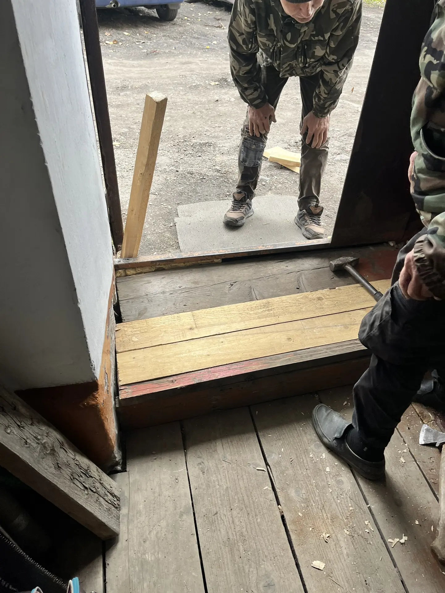 Восстановление ограждения теплового узла, пола и тамбурной ступени после замены теплотр...