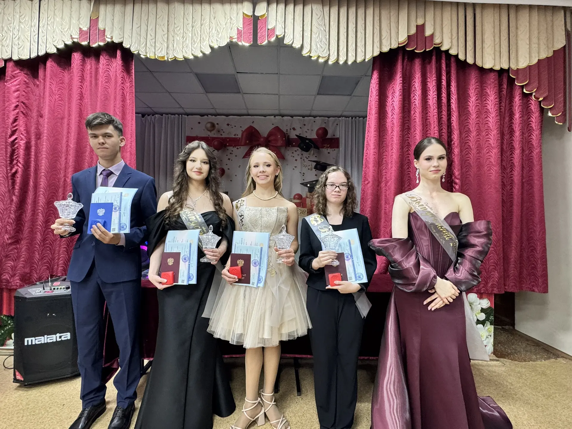 Наша гордость! ❤️
Пять учеников нашей школы закончили с отличием!) Спасибо!)🥰